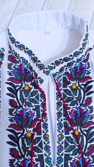 Вишиванки пара, жіноча 48 і чоловіча 40.