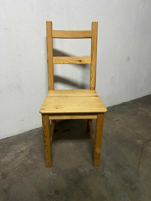Par de cadeiras de madeira