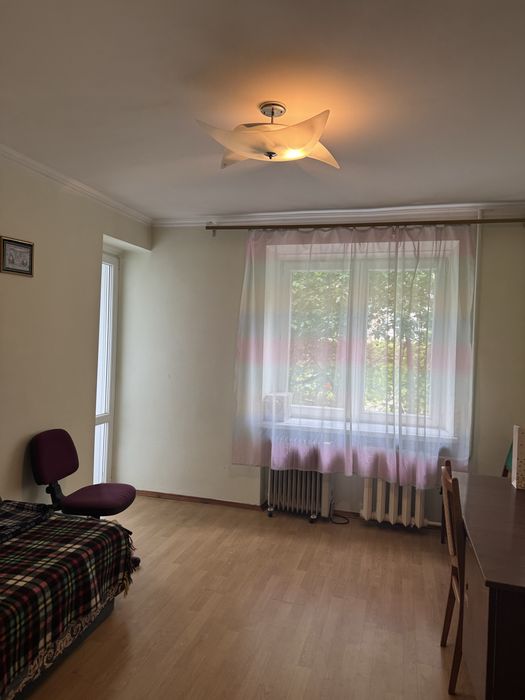 Продаж 4 кім квартири на 2 поіерсі р-н 3 школи