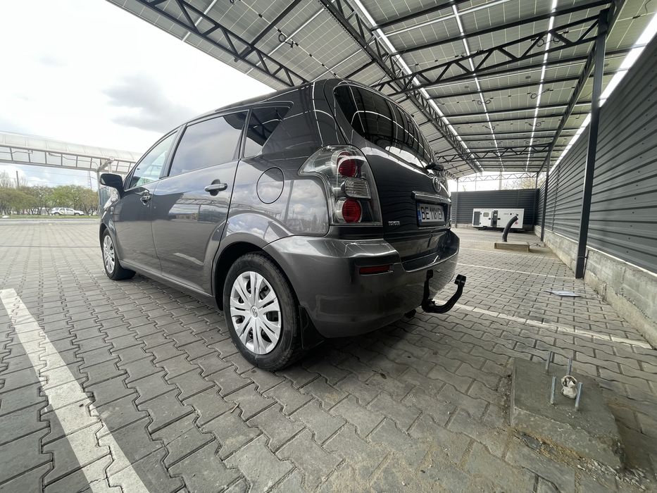 Toyota Corolla Verso 2.2 дизель 6КПП