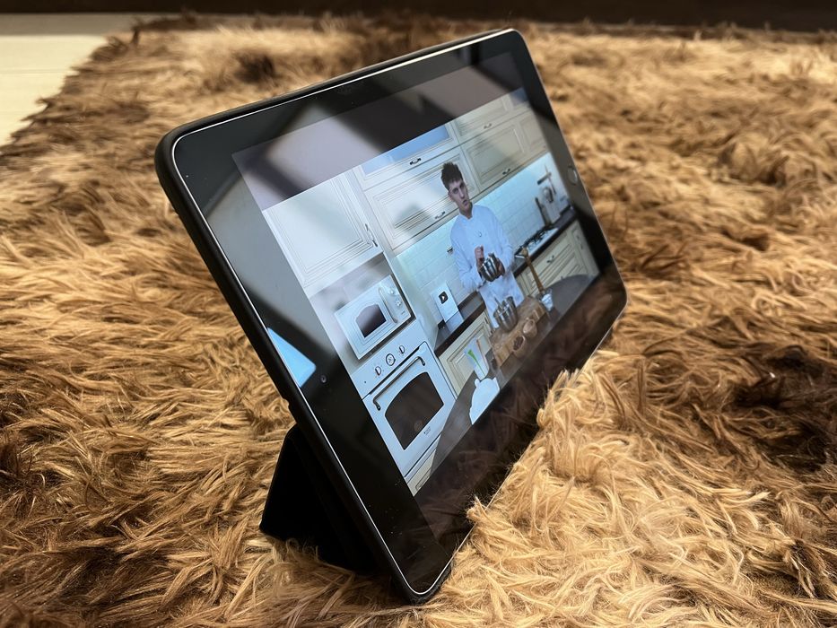 Планшет Apple ipad 5 (2017), 32 gb, 9,7 дюймів.