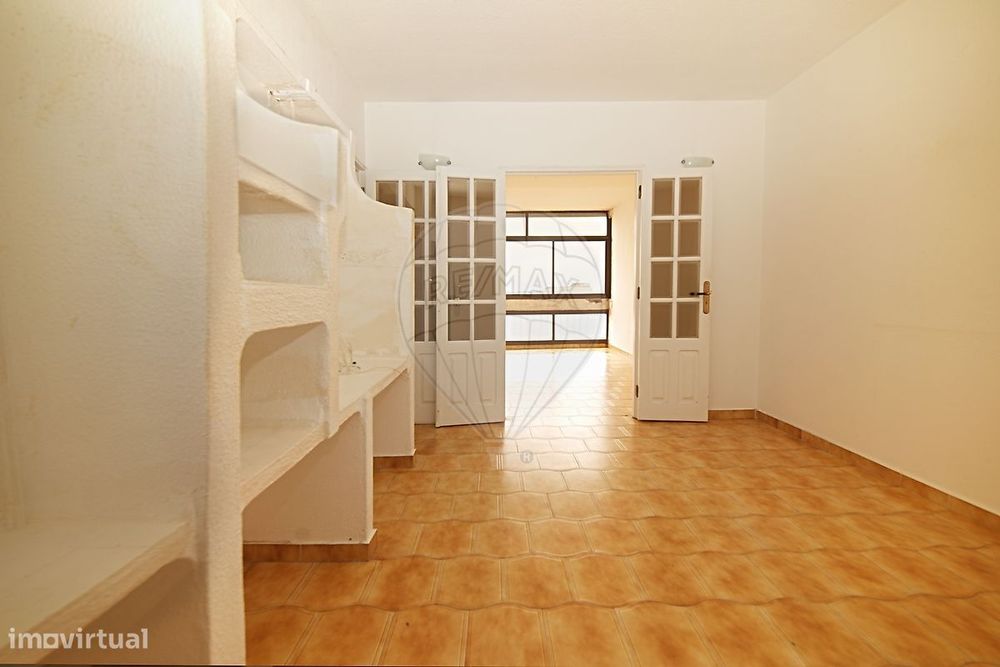 Apartamento T3 para venda — Santo António da Charneca, Setúbal