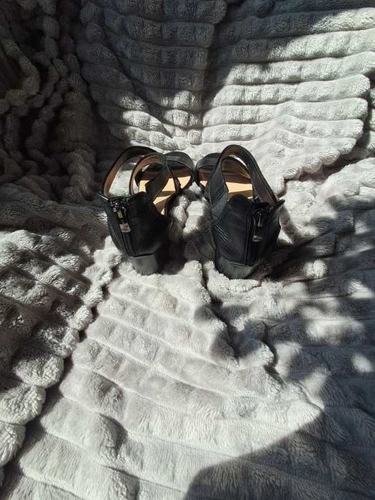 czarne, skórzane, eleganckie sandały na słupku Lasocki