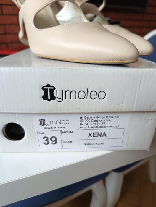 Szpilki , skóra nude