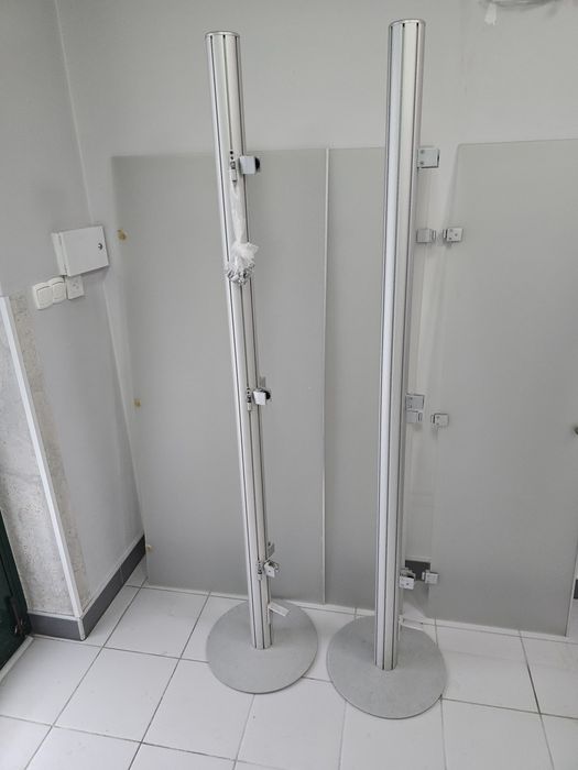 Ścianki działowe plexi ruchome pleksi słupy aluminiowe przesuwne