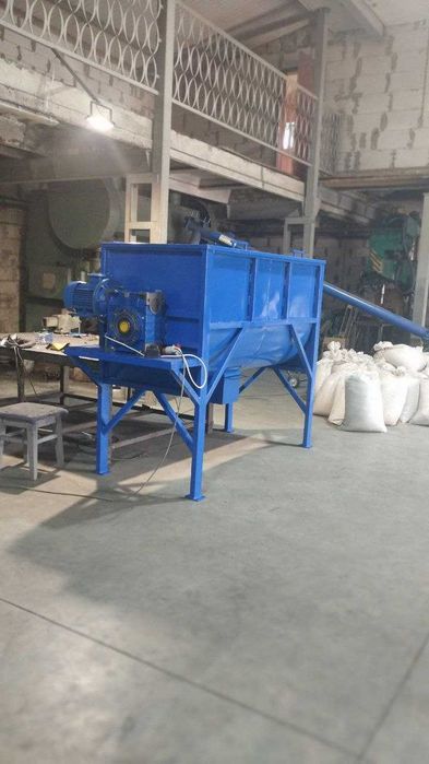 Змішувач кормів шнековий. Горизонтальний кормозмішувач