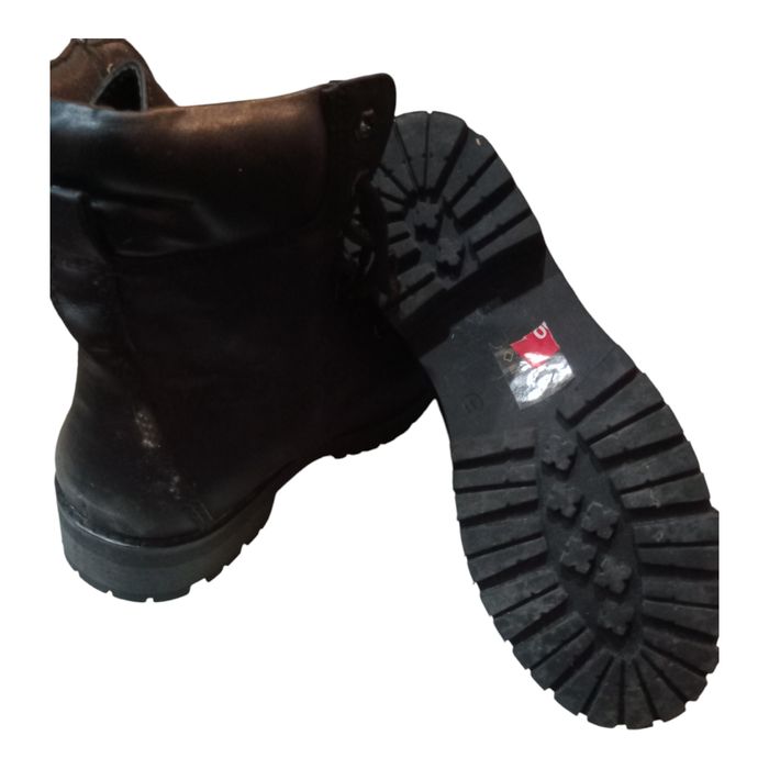 Bota cano médio Linear