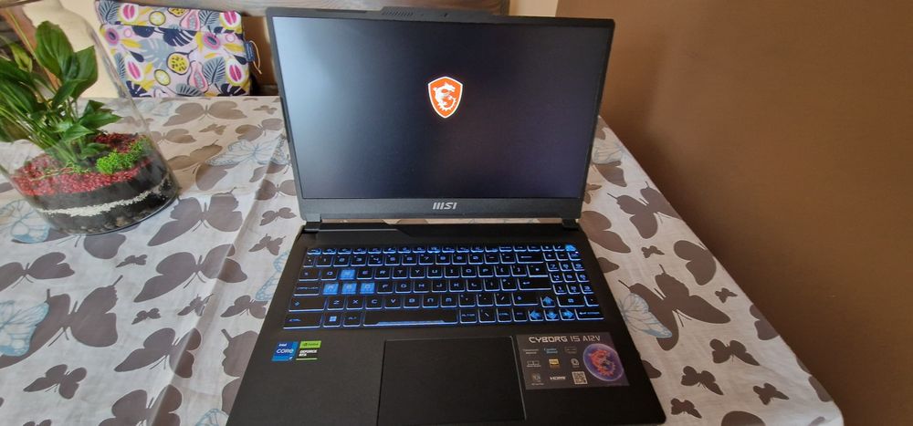 Laptop Cyborg 15