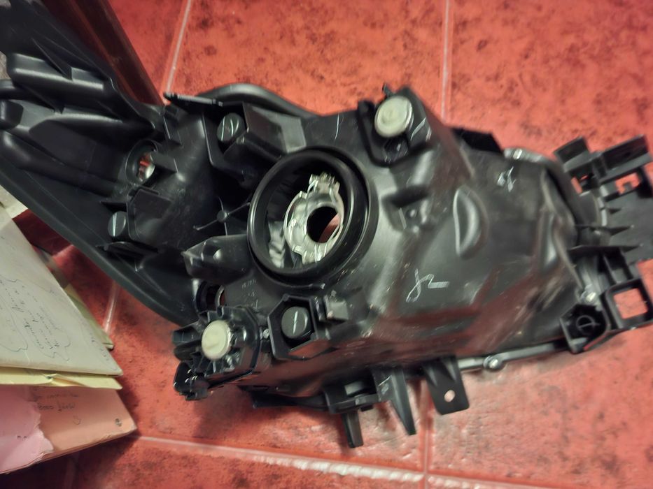 Farol Mazda 2 SKYACTIV 2017 lado esquerdo original usado