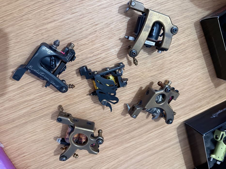 Oportunidade para tatuadores (tudo ou separado)