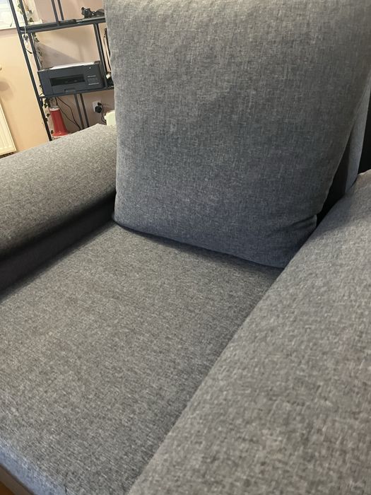 Fotel z podnozkiem w zestawie