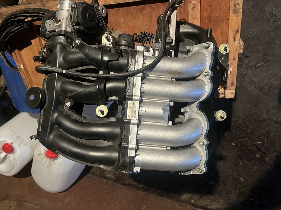 Впускний колектор 06A133925GB Шкода Октавія Тур Skoda