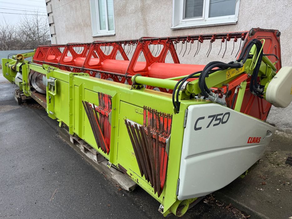 Продам жатку Claas C750