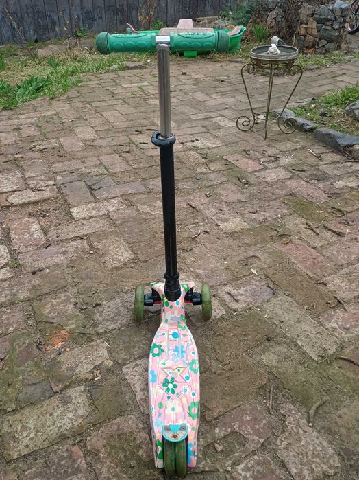Продам дитячий  самокат для дівчинки