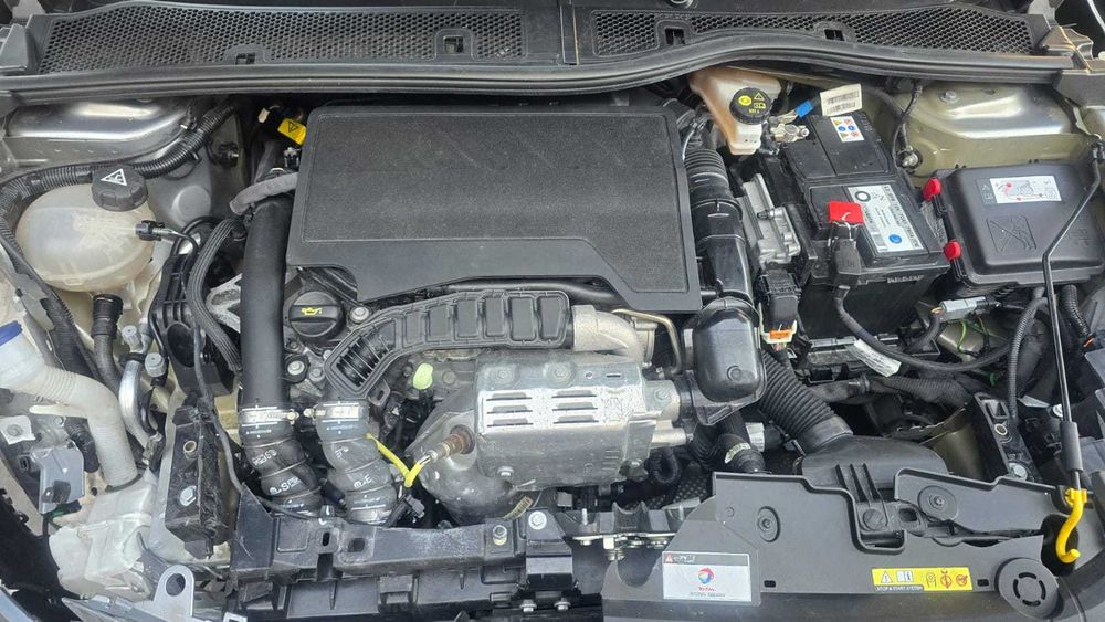 Peugeot 208 1.2 PureTech Allure  -  Salvado