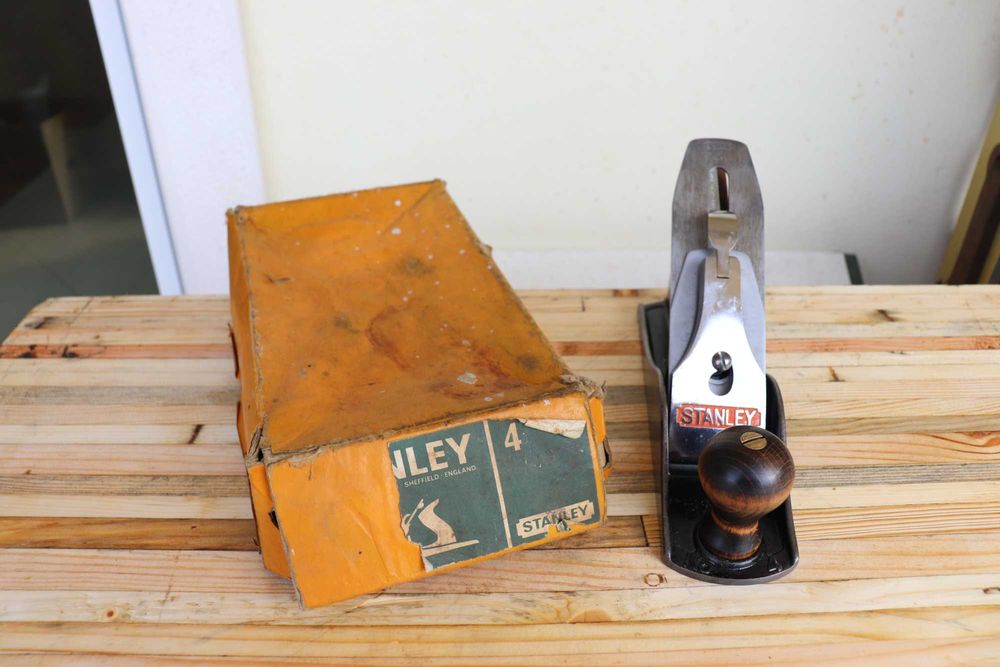 Plaina Stanley Nº4 com Caixa