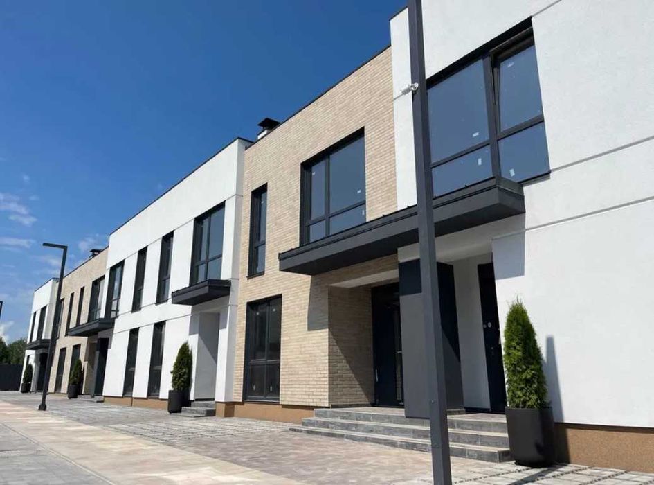Продам з наповненням 4х к. таунхаус 104 кв.м. з власним підвалом.