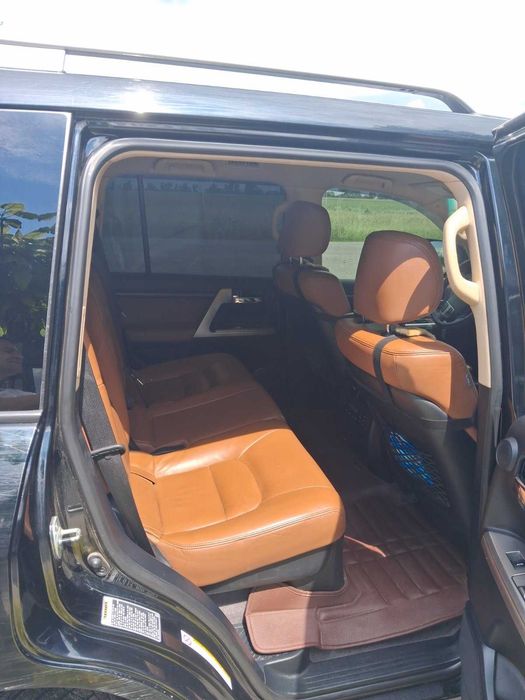 Toyota Land Cruiser комплектації Brownstone