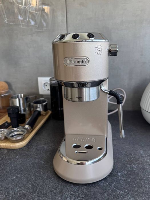 кавомашина DeLonghi EC 885 BG в ідеальному стані, на гарантії