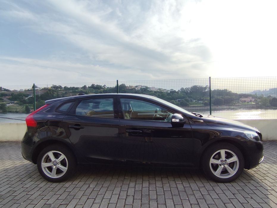 Volvo V40 2.0 D2 Kinetic (120 cv) – 2016 – Nacional – Excelente Estado