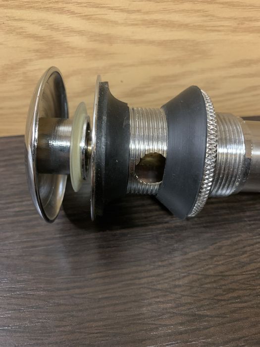 Аксессуары для ванной комнаты: донный клапан и смеситель TUNY