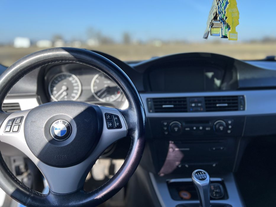 Sprzedam BMW E90 320i