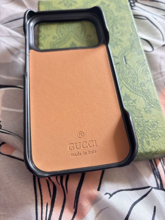 Etuja iphone 17 pro  gucci