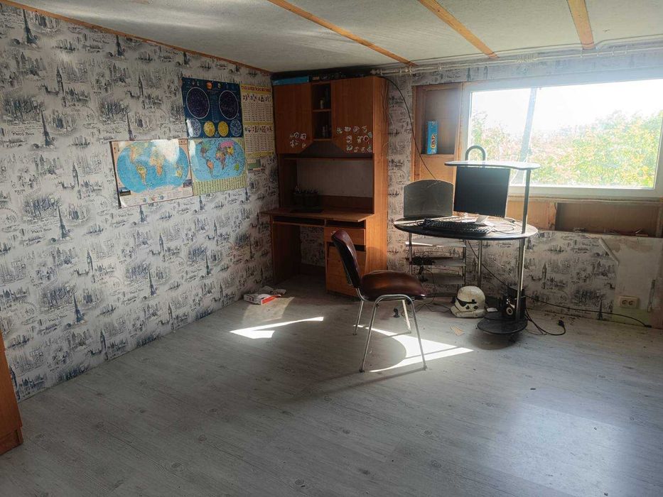 Земельна ділянка з будинком