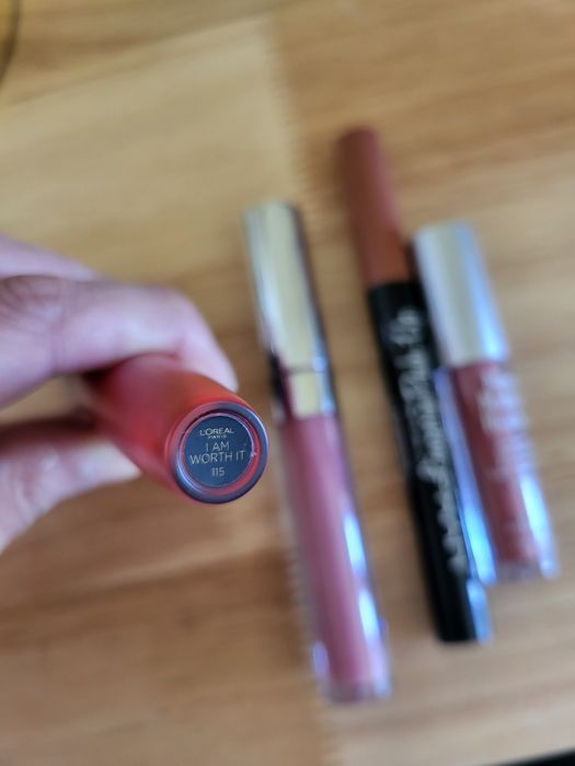 4 lipsticks nude and red64552706324354121