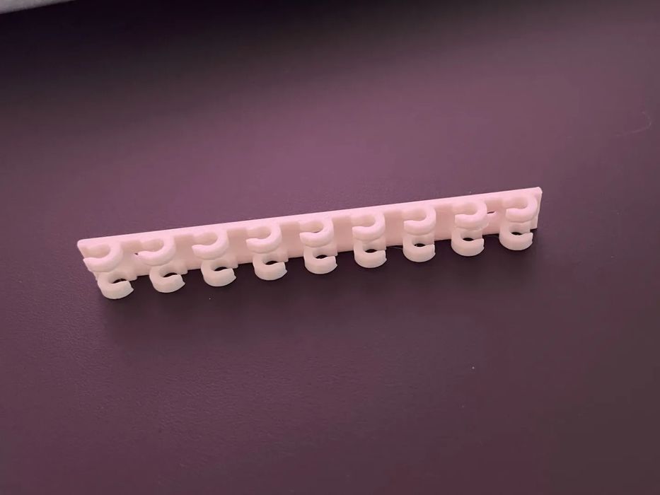 Suporte Organizador de Cabos para Secretária