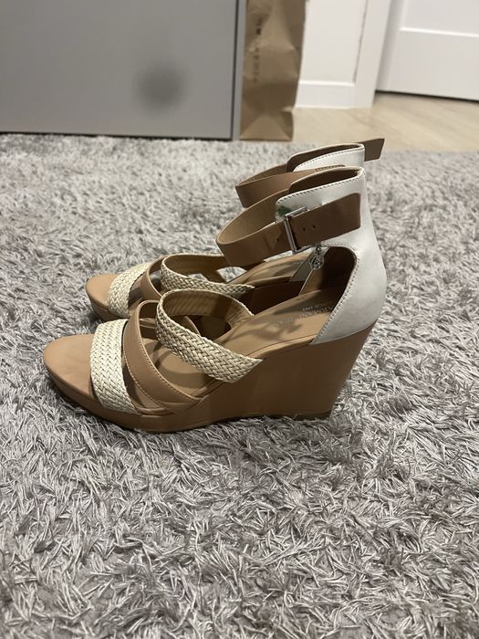 Продам босоножки женские Armani