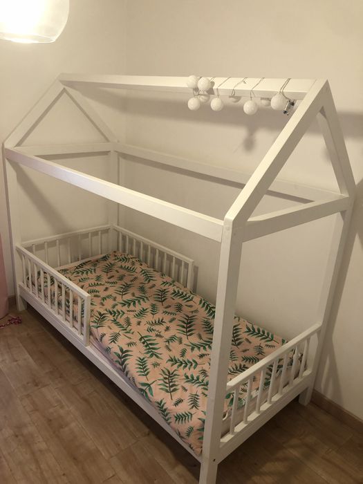 Cama Infantil Casinha em Madeira Lacada Branca + Colchão Extensível IKEA