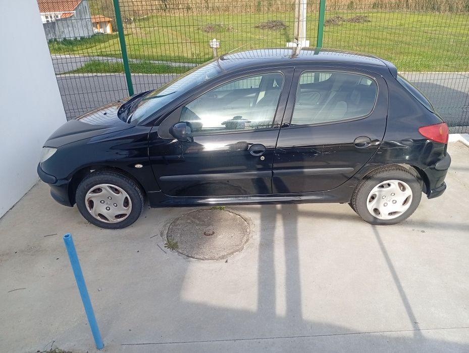 Peugeot 206       2005 a gasolina  leia a descrição
