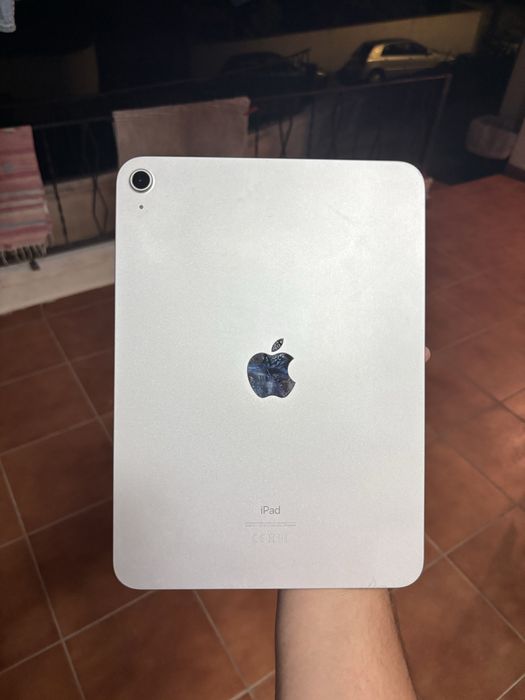 iPad 10th Generation - Like New458551164782530562