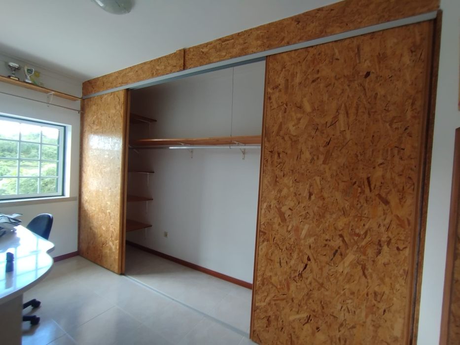 LER DESCRIÇÃO - Construção de roupeiro por medida
