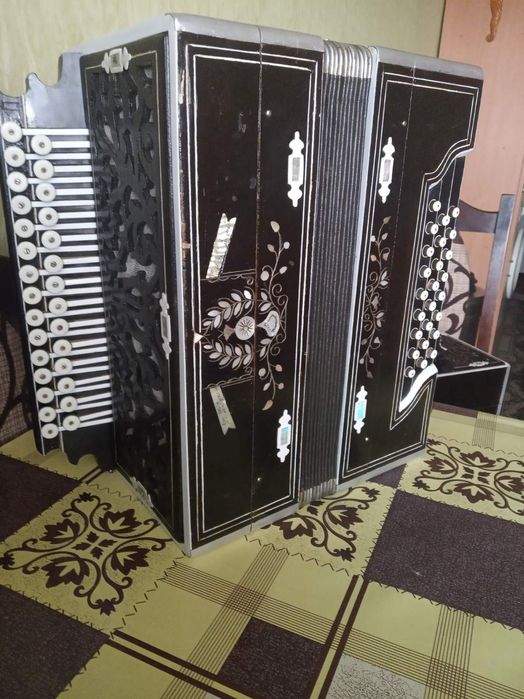 Продам гармонь,акардион ручной работы.