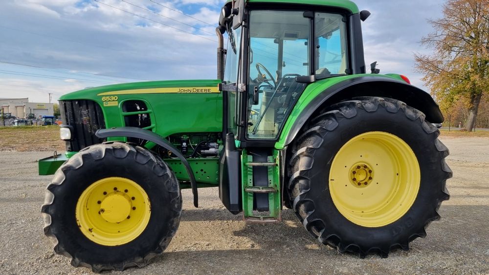 Ciagnik John Deere Model 6530