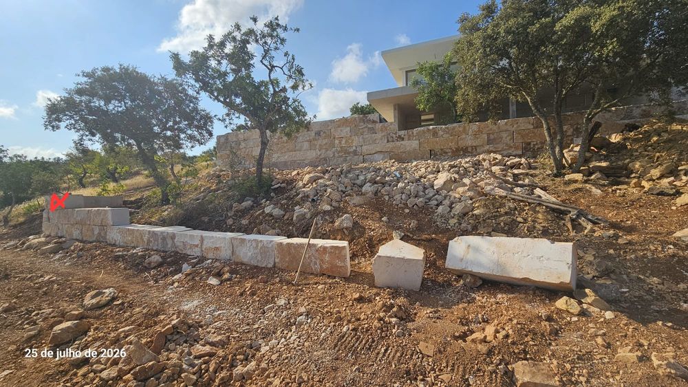 Muro em blocos de pedra