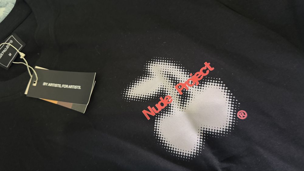 T-Shirt Nude Project