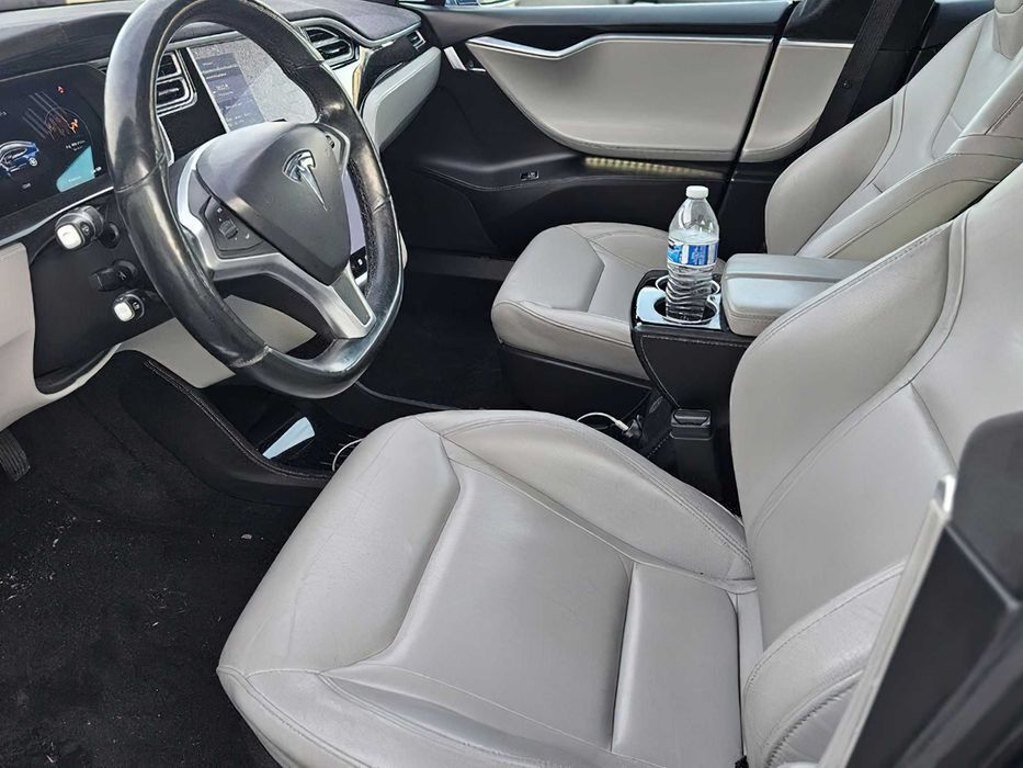 Tesla Model S 90D      2015