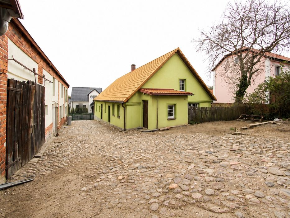 Dom  jednorodzinny  120 m bez pośredników. Duża działka. Dolina Baryczy