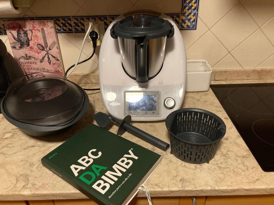 Bimby  com todos os instrumentos