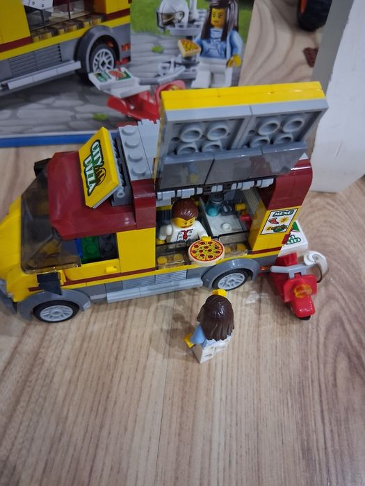 LEGO City, klocki Foodtruck z pizzą, 60150
LEGO