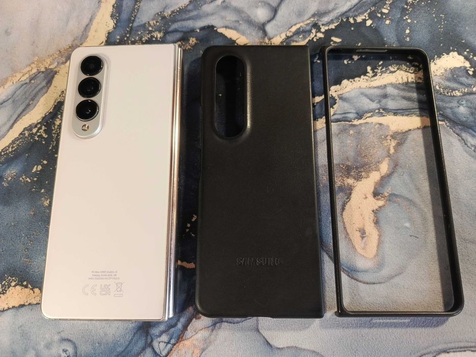 Продам Samsung Galaxy Z Fold 4 , 12/256Гб.  оригинал цвет золотой .