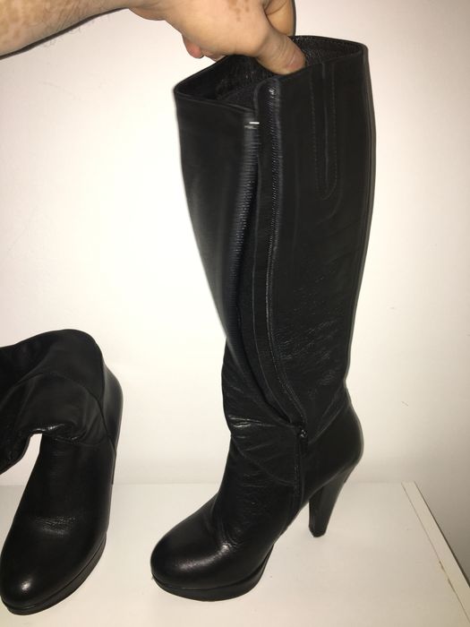 Varios tipos de calçado de mulher