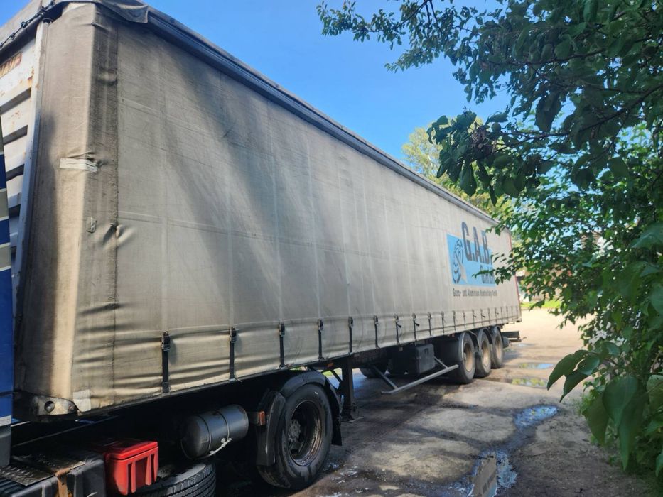 Причіп тентований Фрюхауф