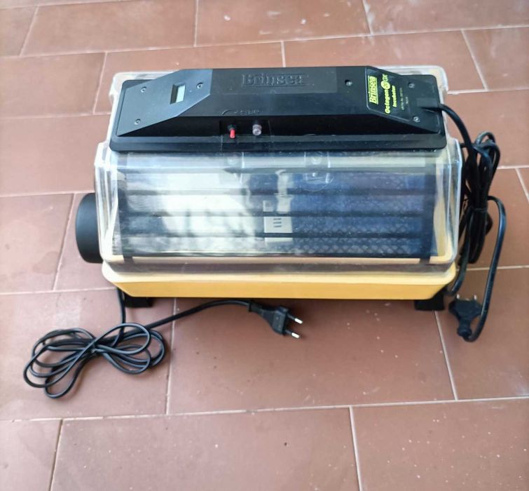 INCUBADORA Brinsea OCTAGON 20 Automatica 24 ovos. C/o nova