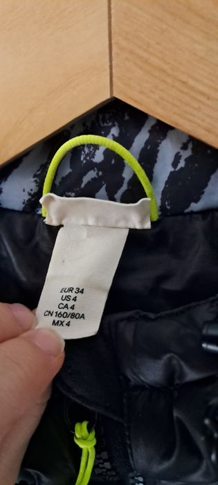 Kamizelka bezrekawnik H&M krotka czarna blyszczaca XS