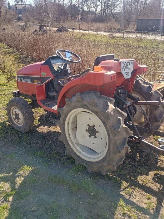 Міні трактор Міцубісі.