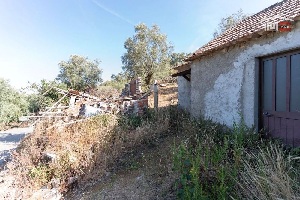Moradia T2 Em Seiça Inserida Num Terreno Com 707 M²